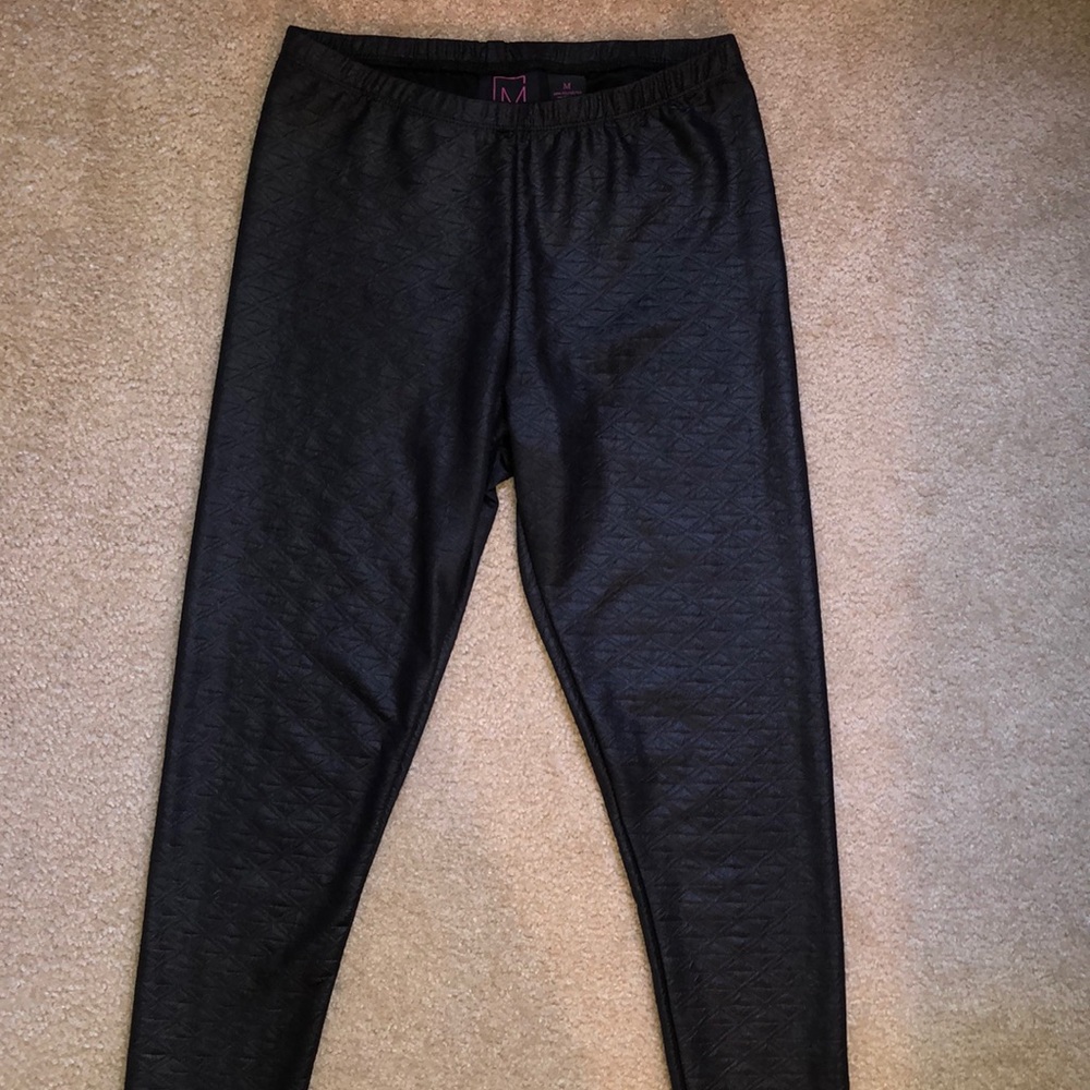 Black textured leggings